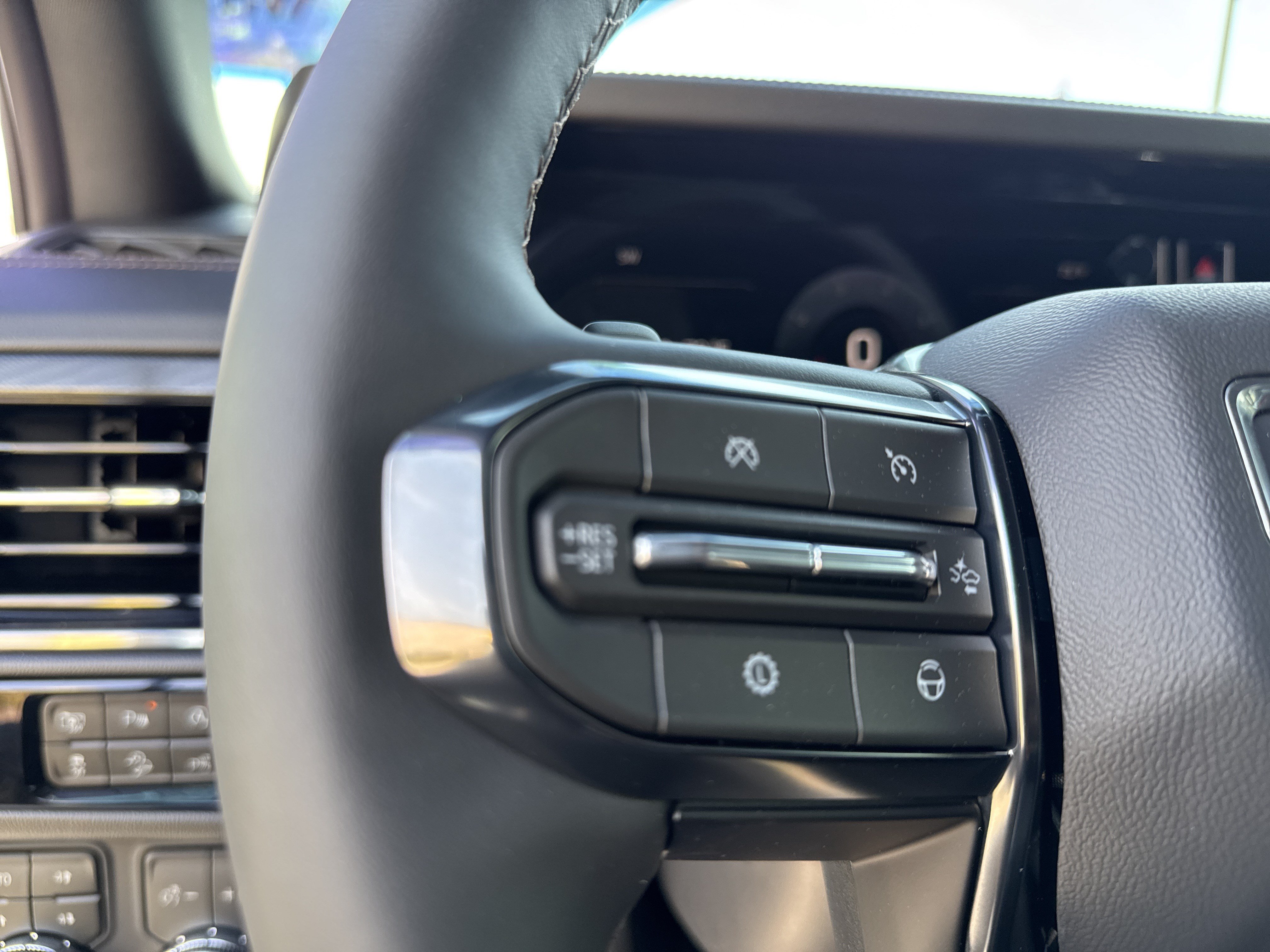 New 2026 GMC Yukon XL AT4 w/ AT4 Premium Plus Package AWD/4WD image 19