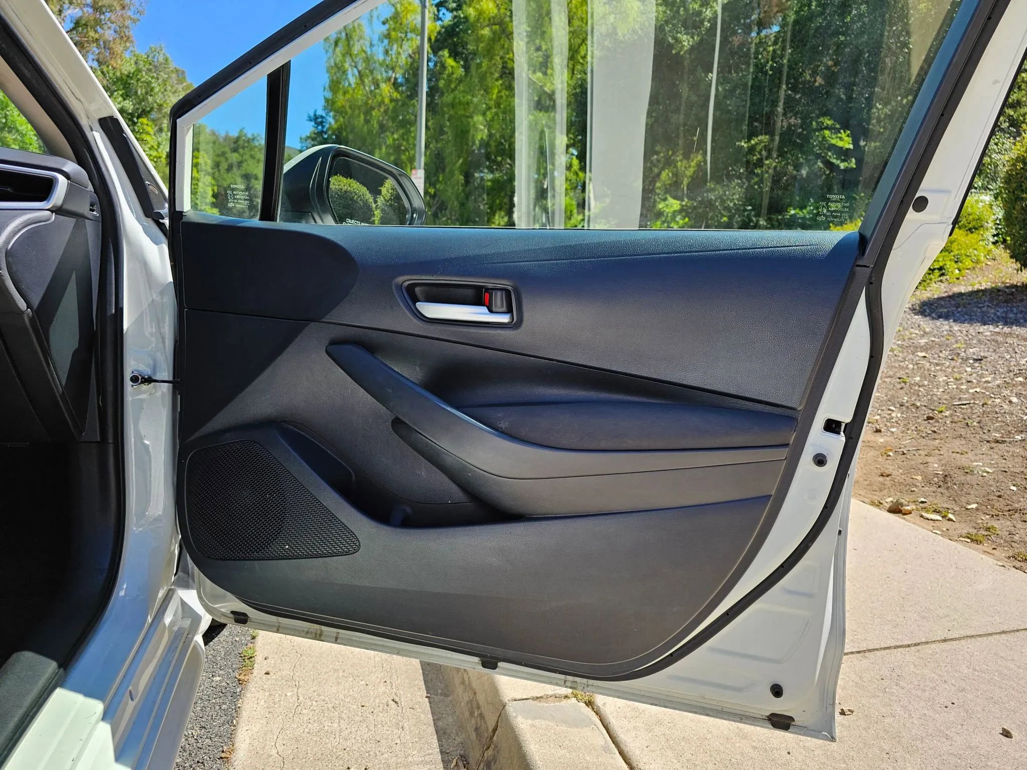 Used 2021 Toyota Corolla LE image 22