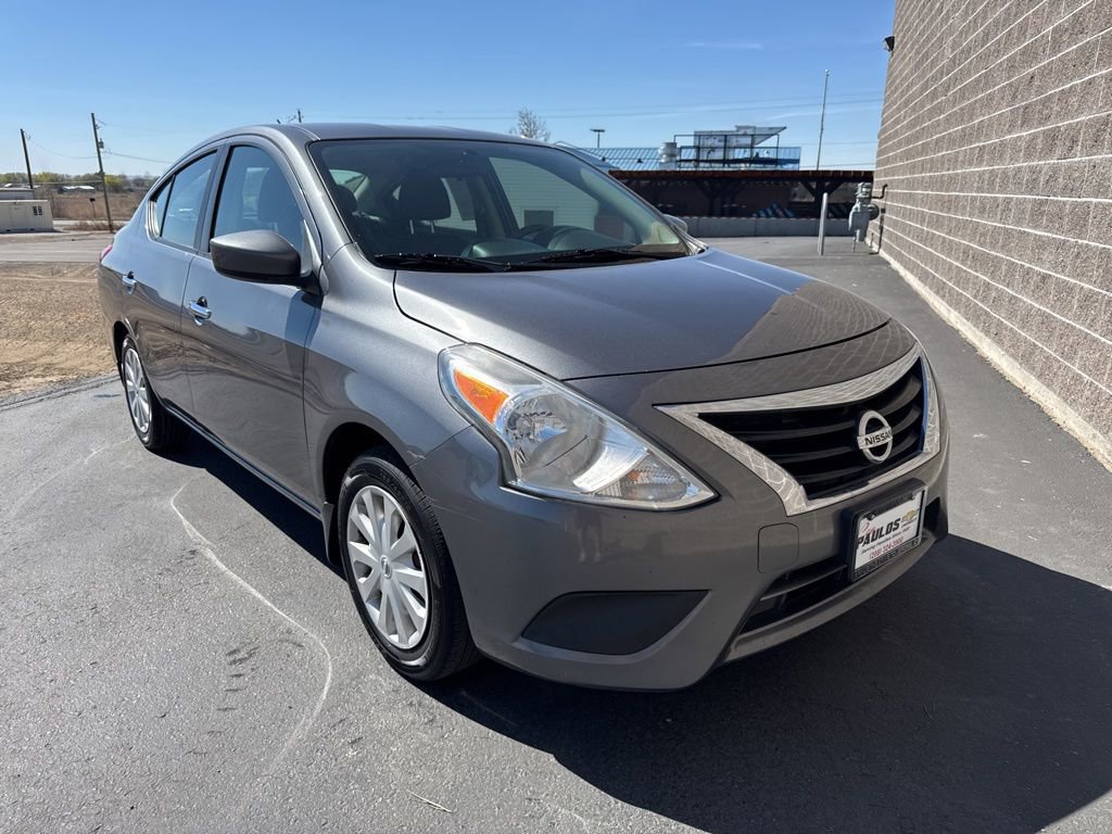 Used 2016 Nissan Versa SV image 3