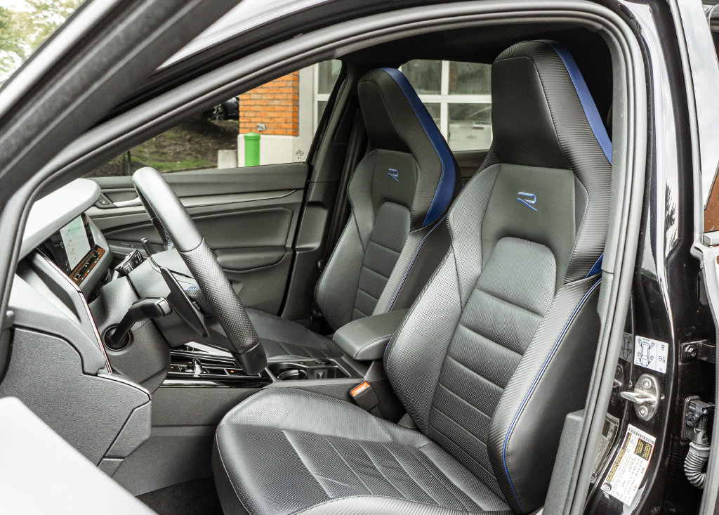 Used 2024 Volkswagen Golf R AWD/4WD image 7