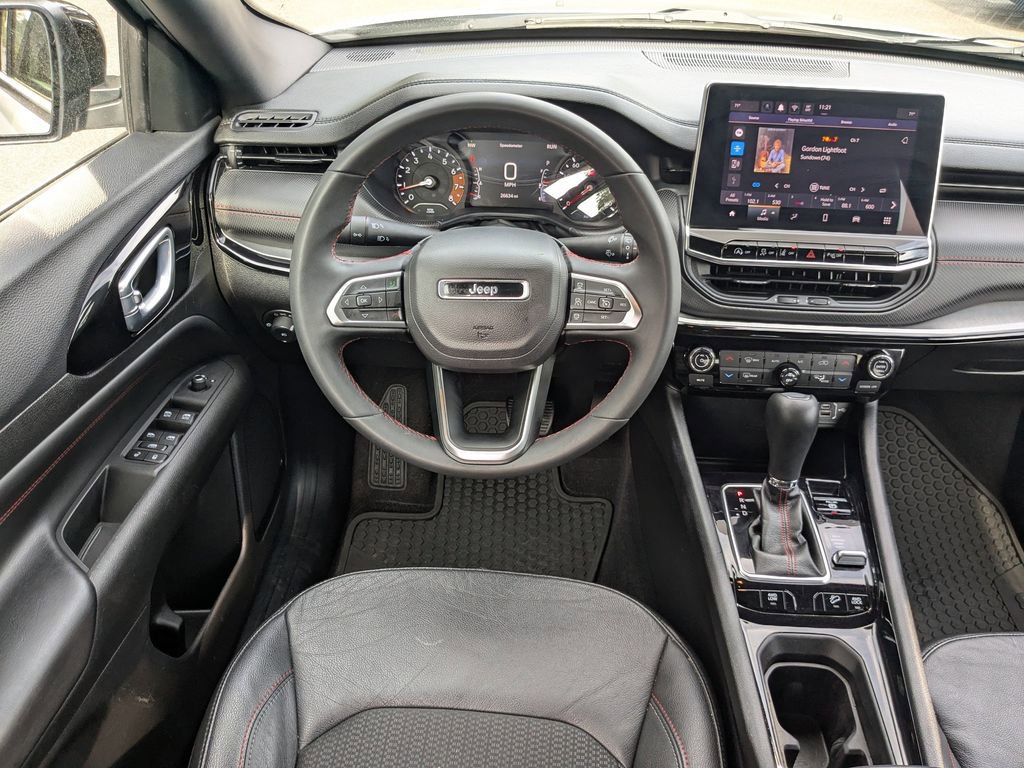 Used 2024 Jeep Compass Trailhawk image 16