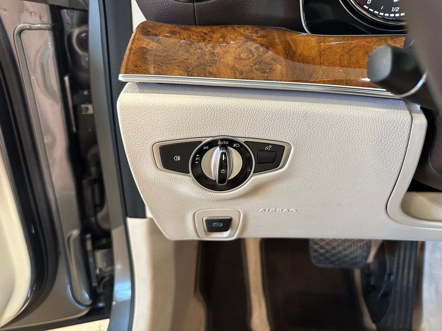 Used 2017 Mercedes-Benz E 300 image 24