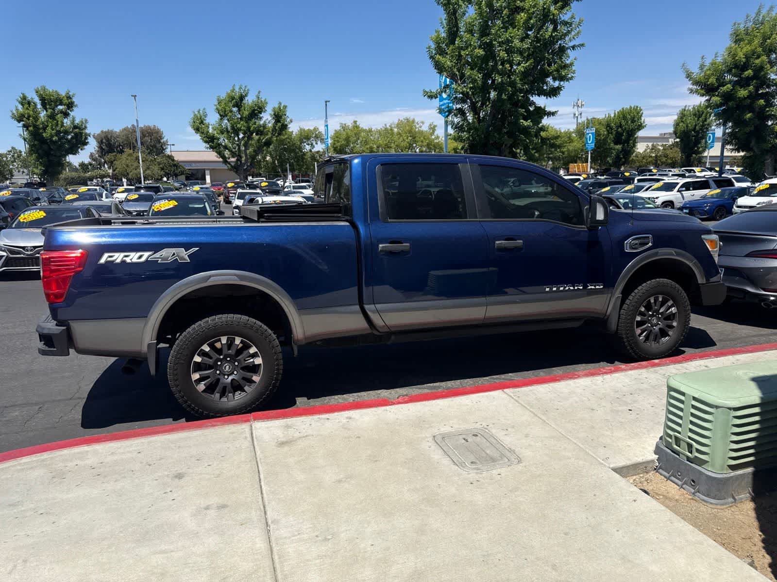 Used 2016 Nissan Titan PRO-4X w/ Pro-4x Convenience Package AWD/4WD image 4
