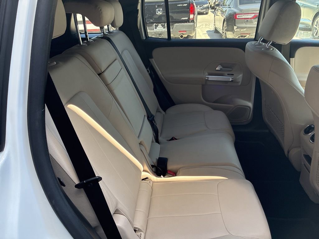 Used 2025 Mercedes-Benz GLB 250 image 9