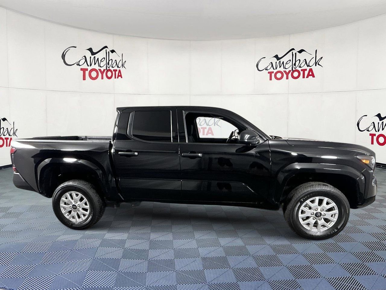 Used 2025 Toyota Tacoma SR image 8