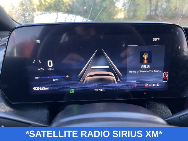 Used 2025 Chevrolet Equinox EV LT FWD image 13