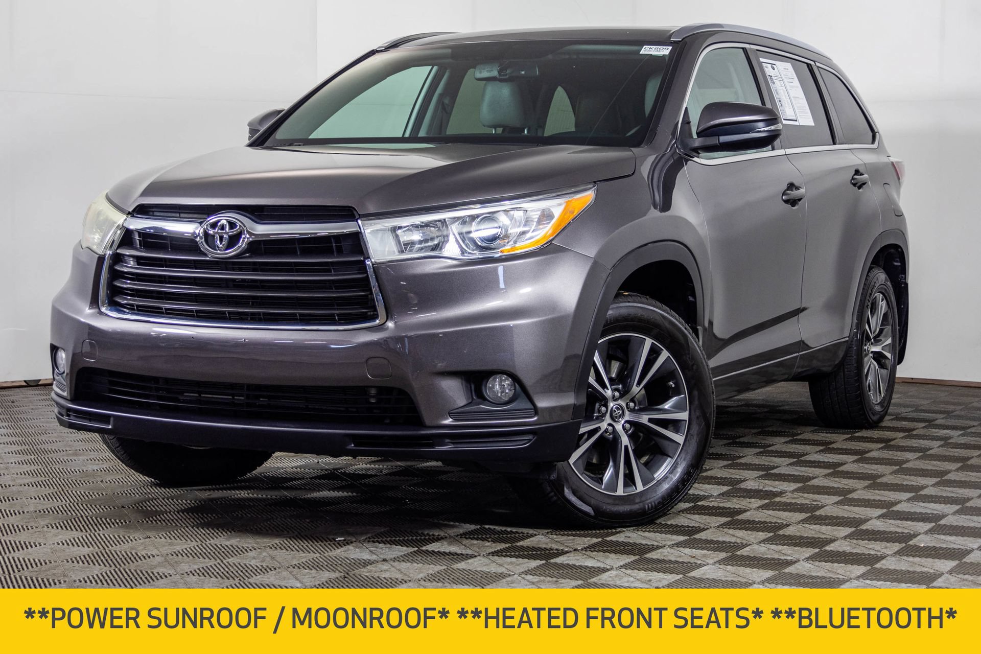Used 2016 Toyota Highlander XLE AWD/4WD image 2