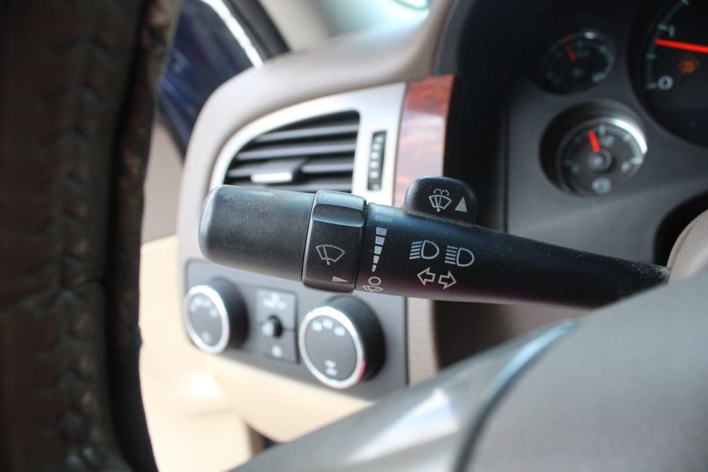 Used 2009 GMC Sierra 2500 SLT w/ Entertainment Package AWD/4WD image 9