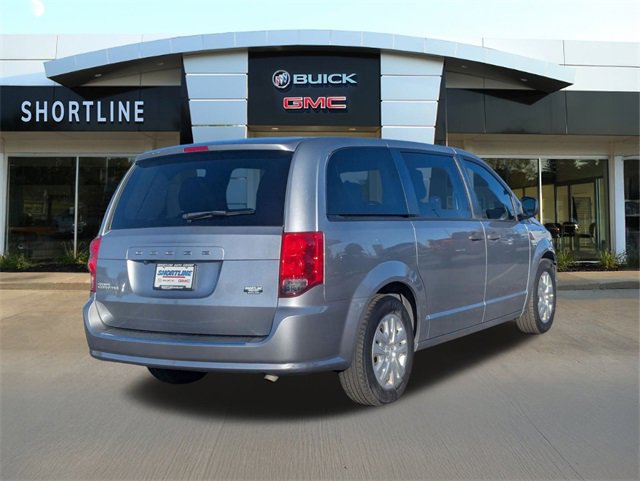 Used 2020 Dodge Grand Caravan SE image 3