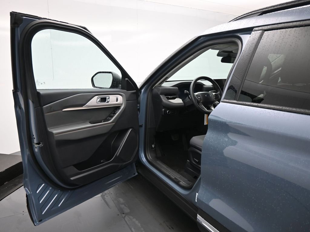 Certified 2025 Ford Explorer Active image 9