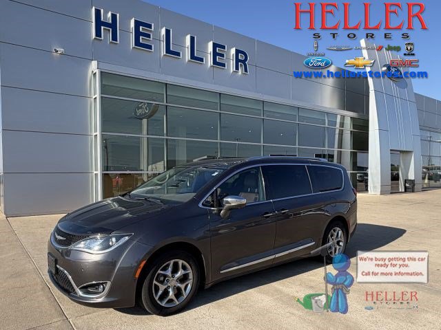 Used 2017 Chrysler Pacifica Limited FWD image 1