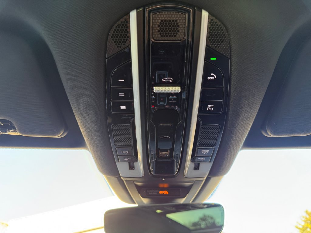 Used 2020 Porsche Cayenne AWD/4WD image 18