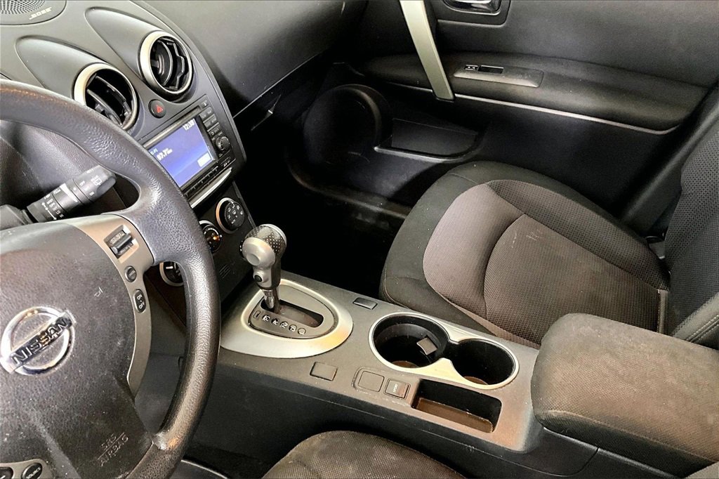 Used 2013 Nissan Rogue SV w/ Premium Pkg image 13