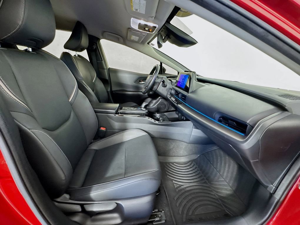 Used 2023 Toyota Prius XLE image 28