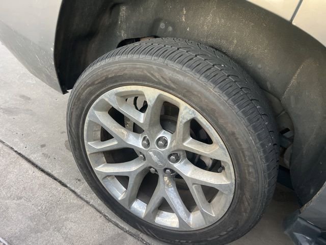 Used 2019 Chevrolet Tahoe LT w/ Luxury Package image 3