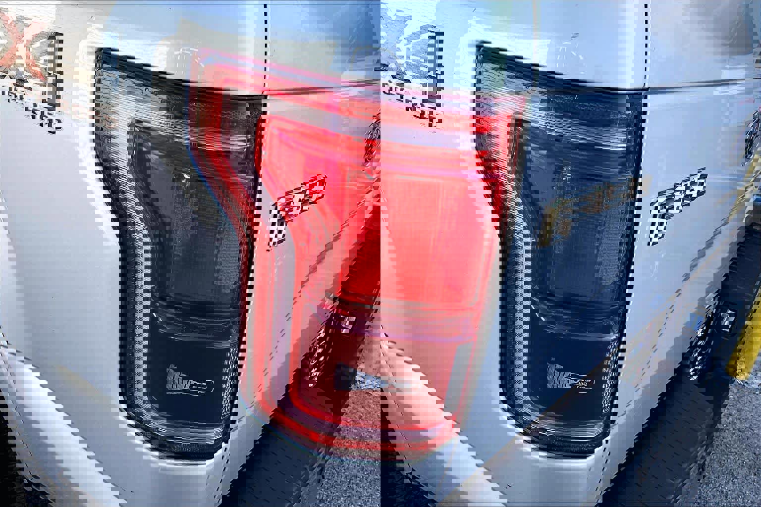 Used 2015 Ford F150 Lariat image 28