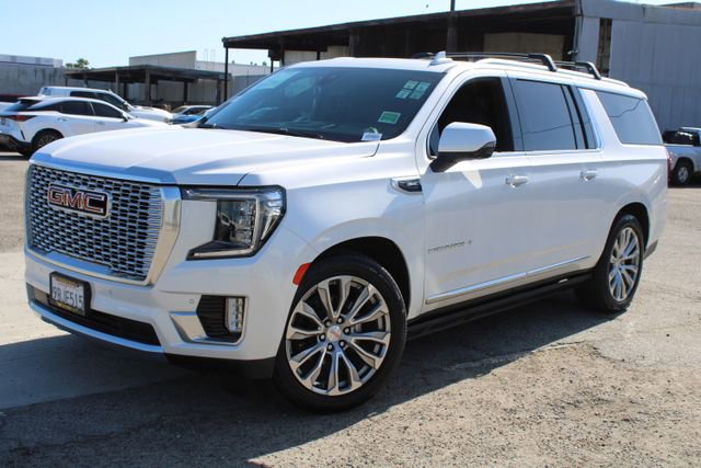 Used 2022 GMC Yukon XL Denali w/ Denali Premium Package AWD/4WD image 15