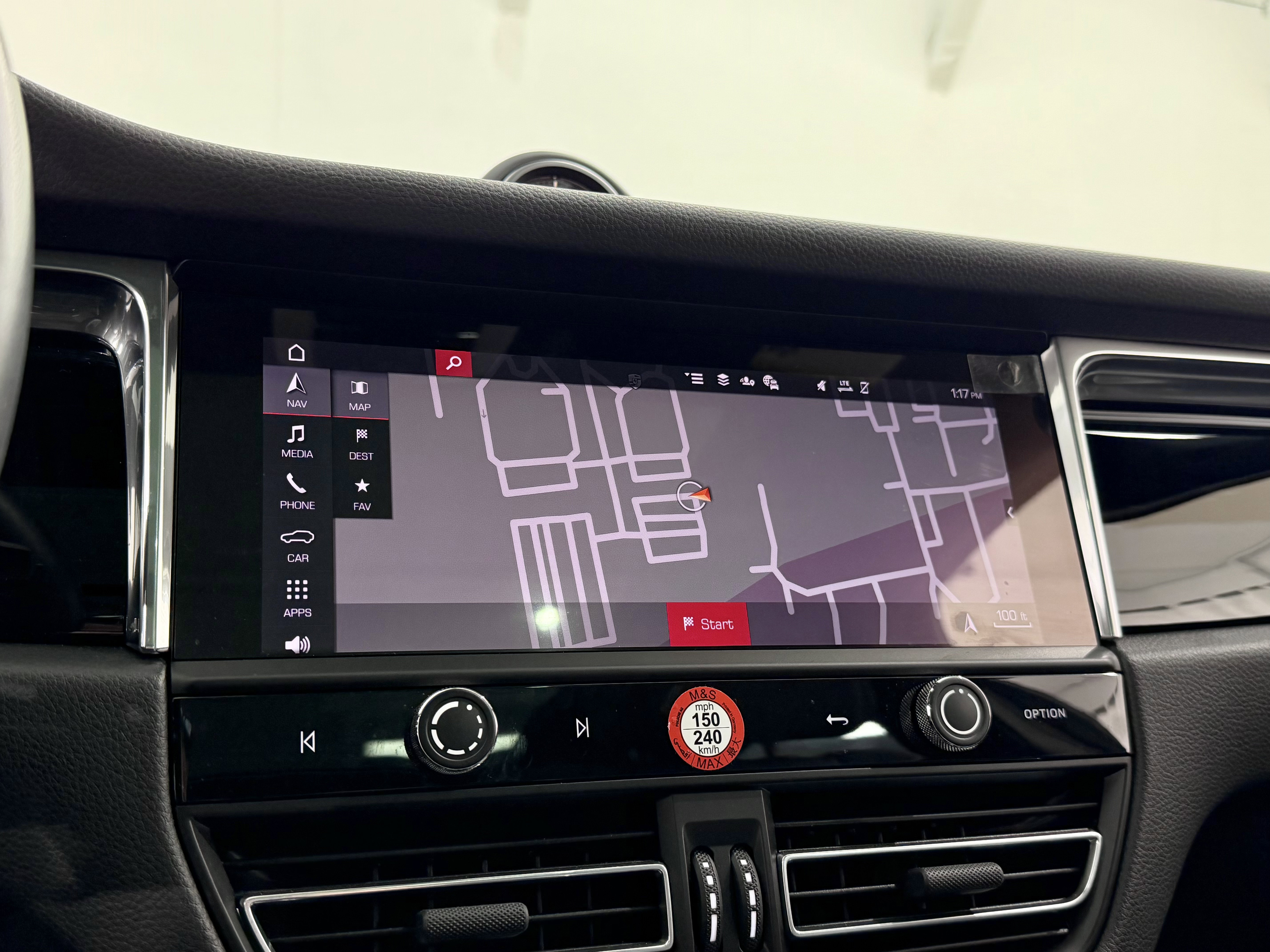 Certified 2025 Porsche Macan image 42