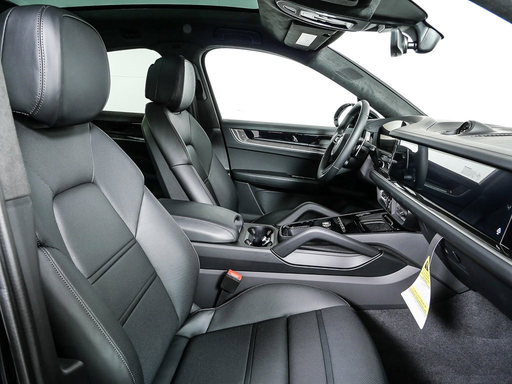 New 2026 Porsche Cayenne Turbo image 24