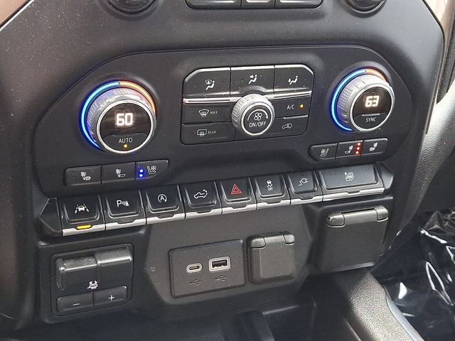 Used 2020 Chevrolet Silverado 1500 High Country w/ Technology Package AWD/4WD image 16