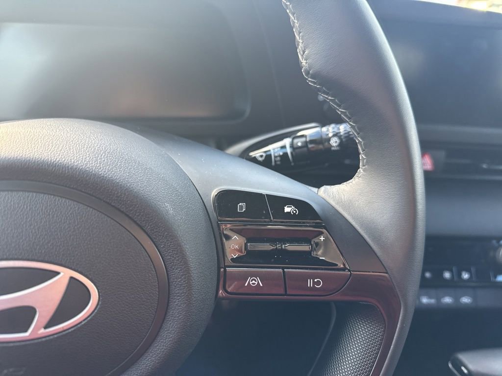Used 2025 Hyundai Elantra Sport image 19