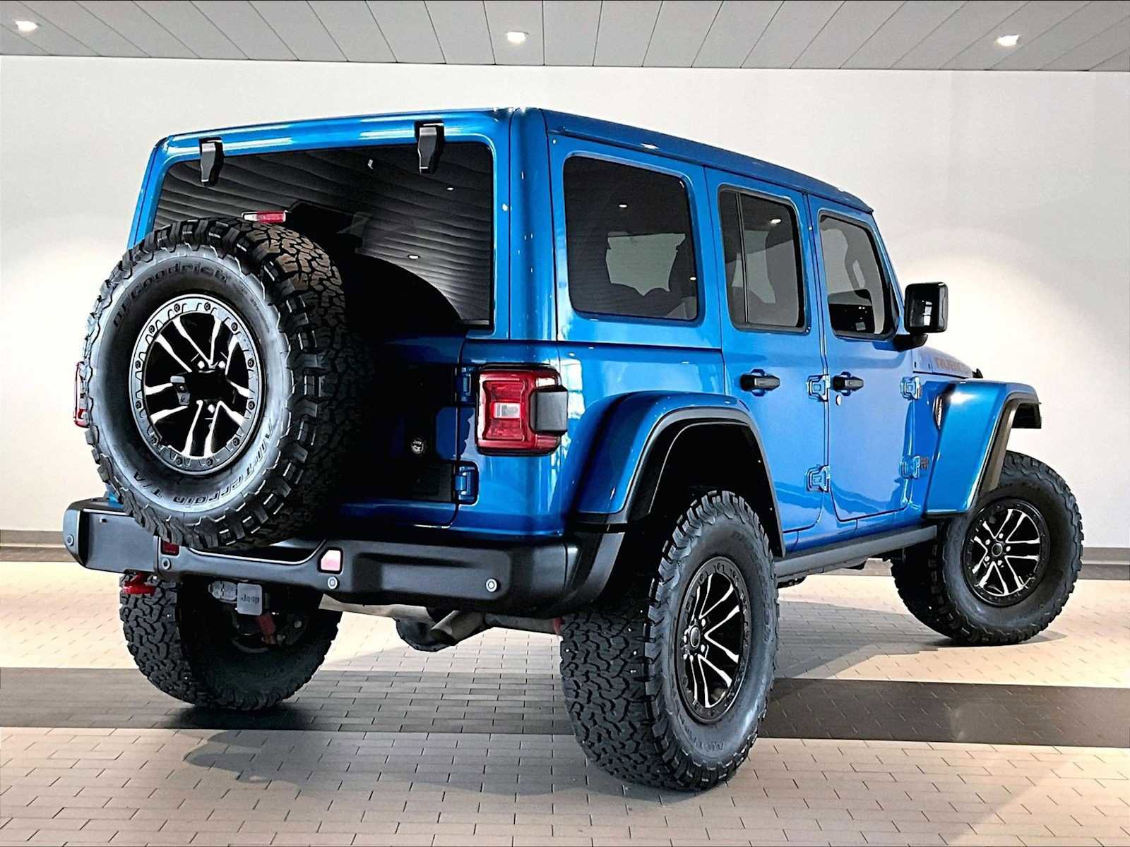 Used 2024 Jeep Wrangler Unlimited Rubicon AWD/4WD image 10