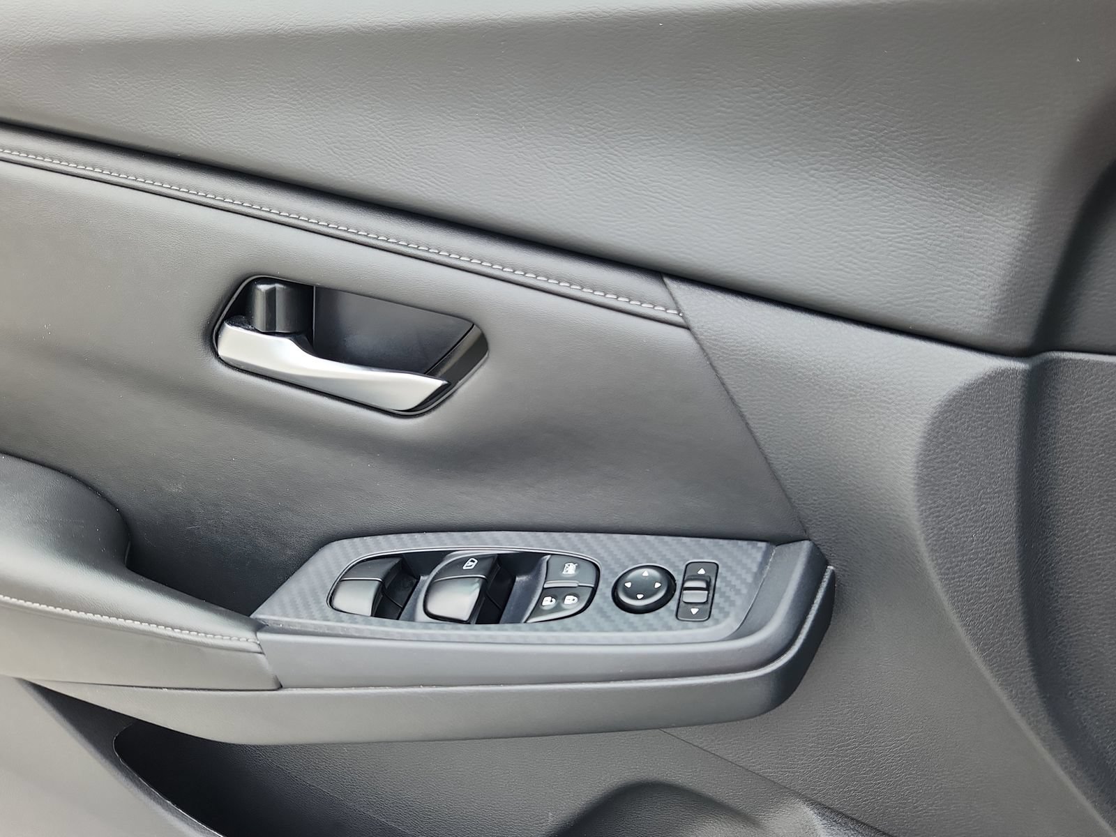 Used 2024 Nissan Sentra SV FWD image 9