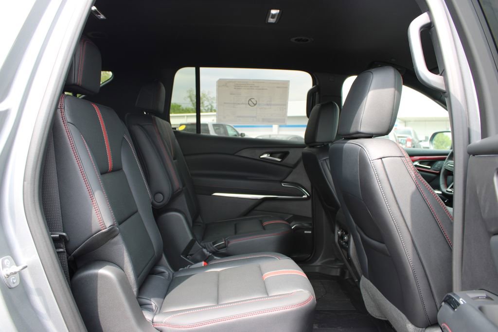 New 2026 Chevrolet Traverse RS w/ LPO, Floor Liner Package FWD image 32