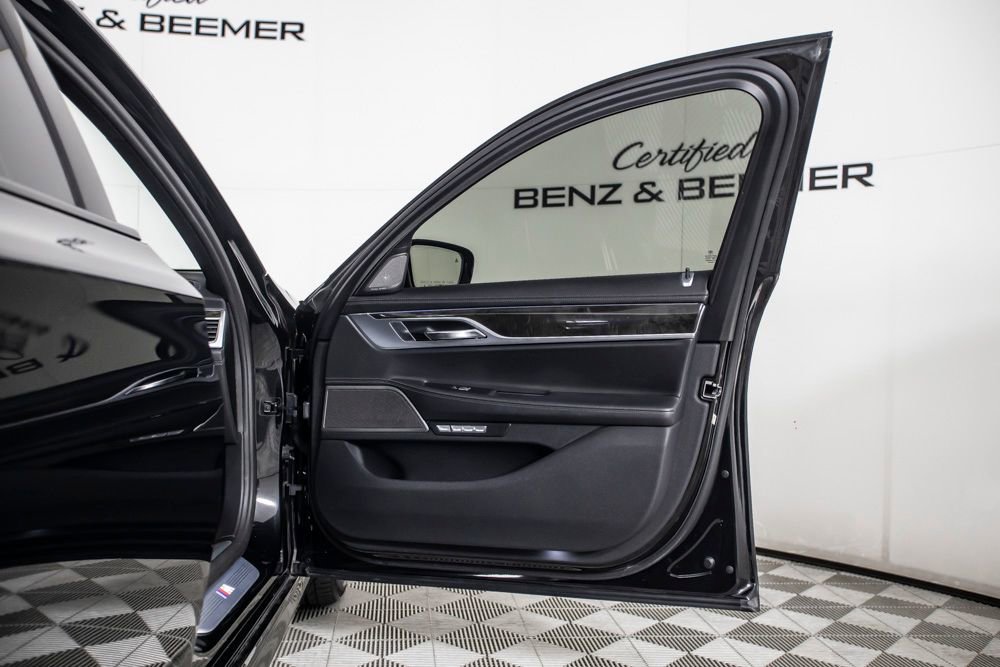 Used 2017 BMW 750i image 21