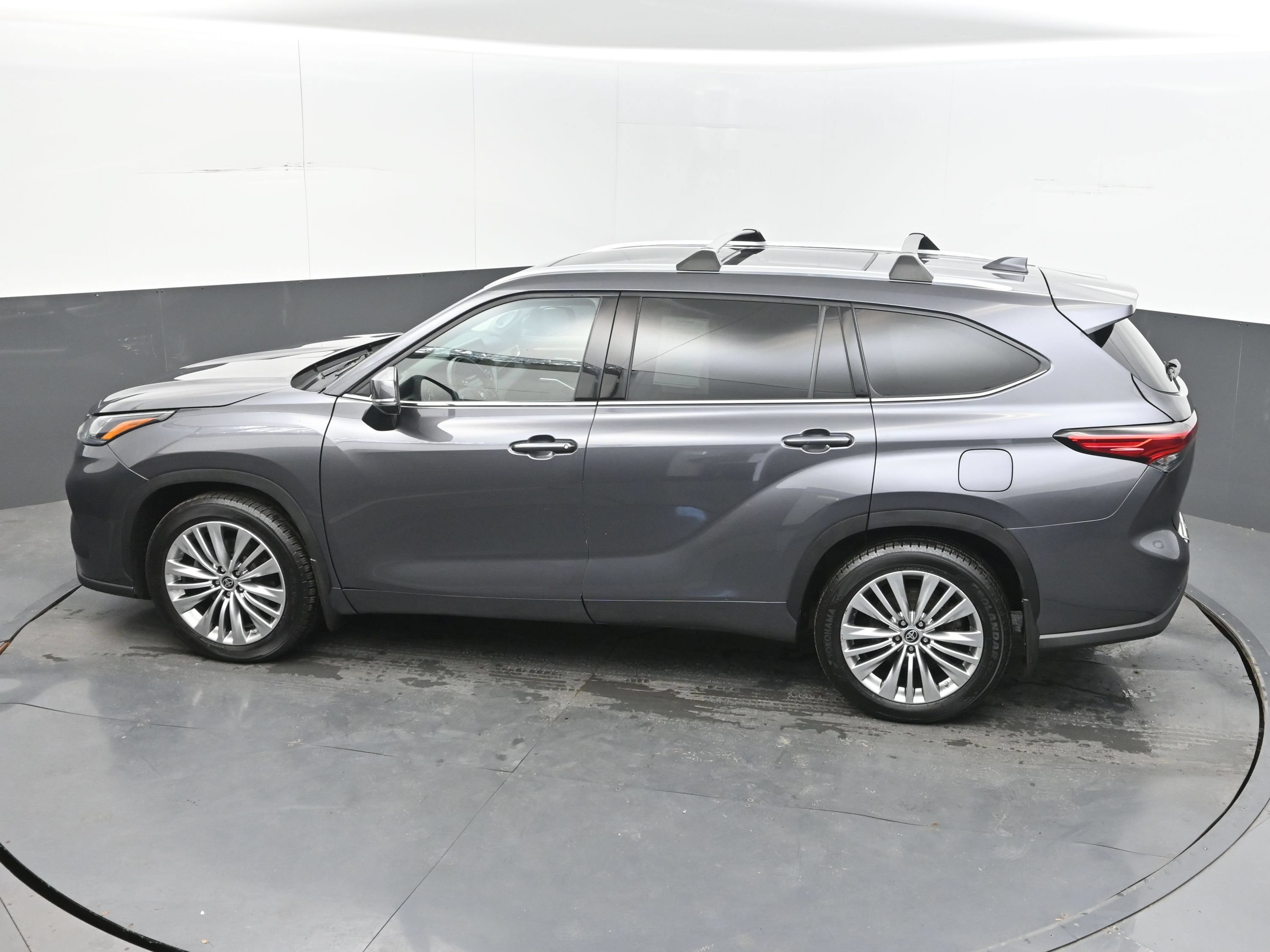 Used 2022 Toyota Highlander Platinum AWD/4WD image 33