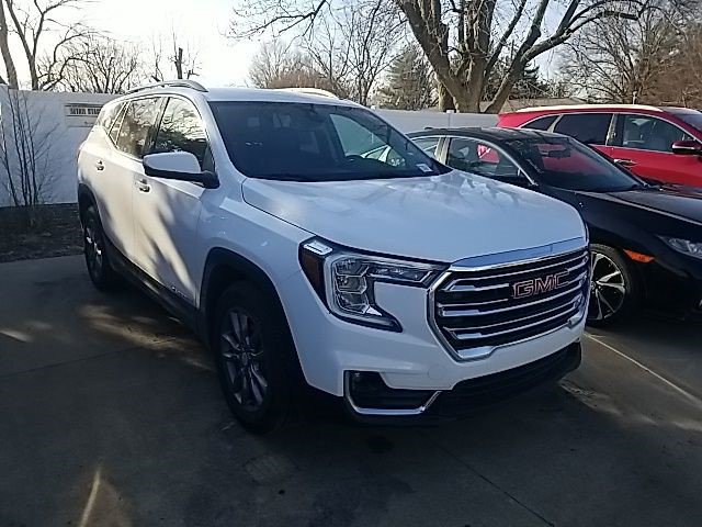 Certified 2024 GMC Terrain SLT image 3