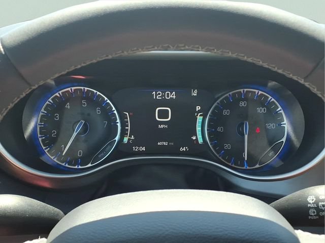 Used 2024 Chrysler Pacifica Touring-L FWD image 11