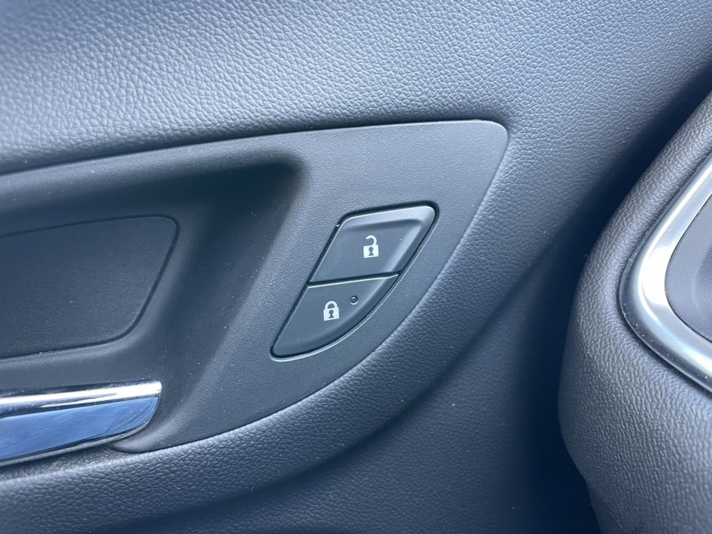 Used 2024 Chevrolet Equinox LT image 23