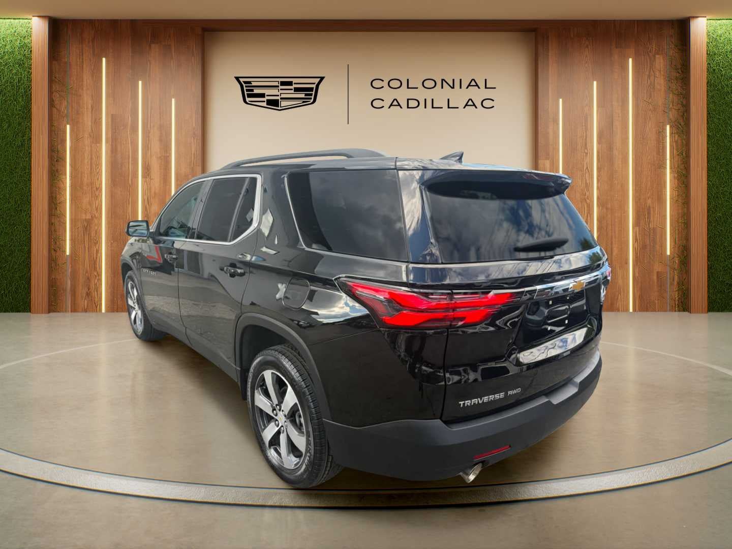 Used 2023 Chevrolet Traverse LT w/ LT Premium Package AWD/4WD image 3