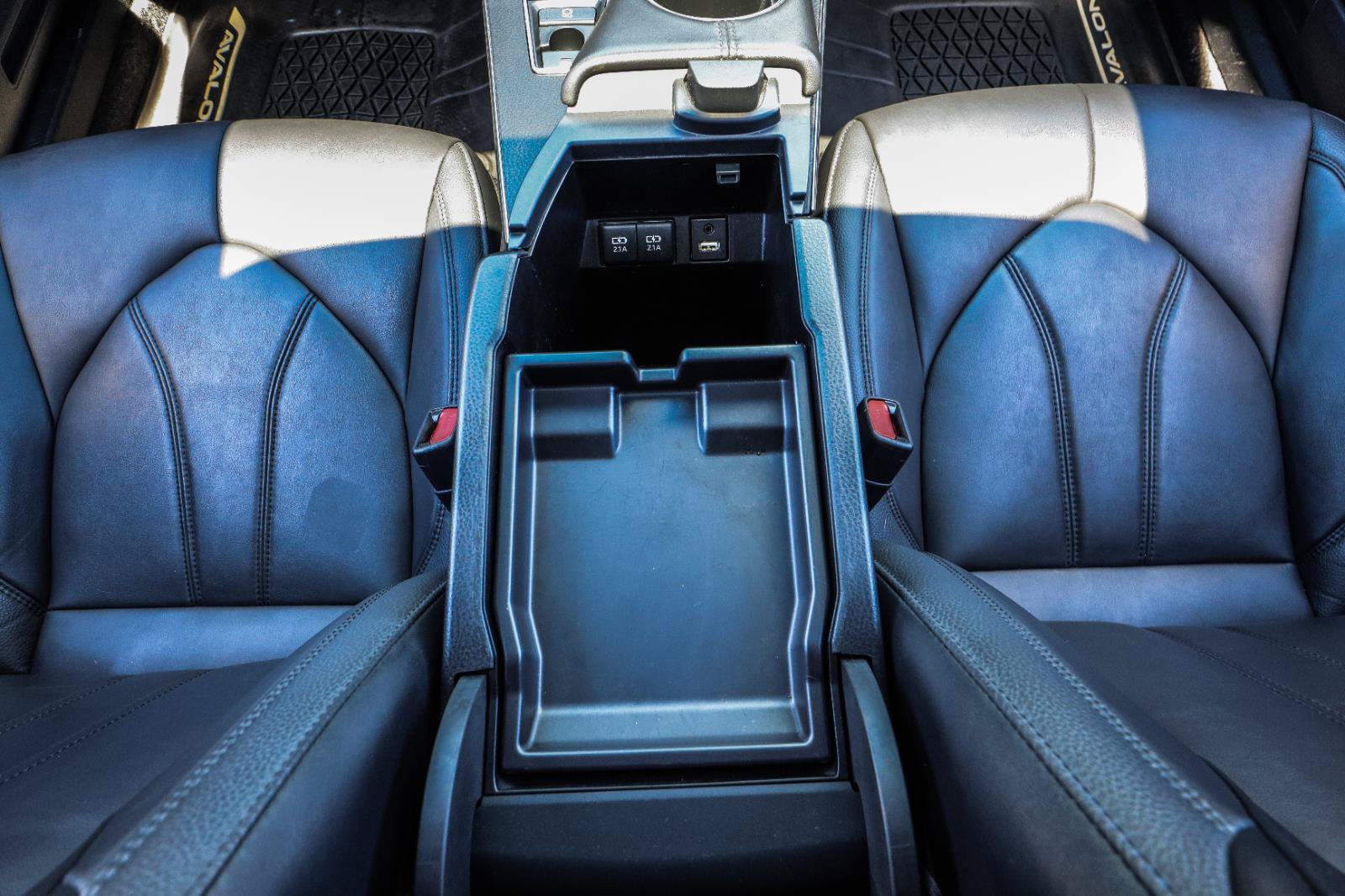 Used 2019 Toyota Avalon XLE w/ Moonroof Package FWD image 37