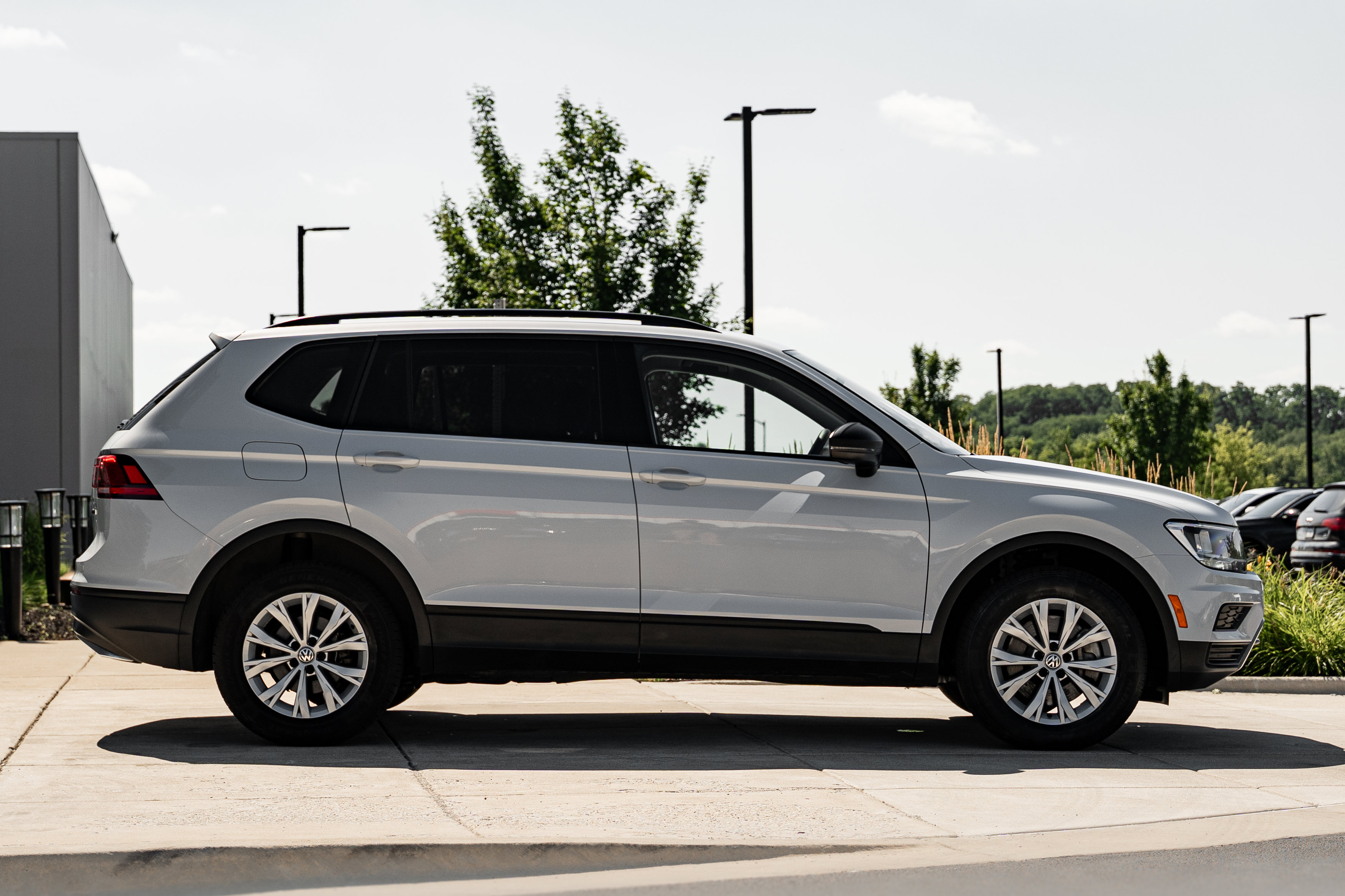 Used 2018 Volkswagen Tiguan S AWD/4WD image 3