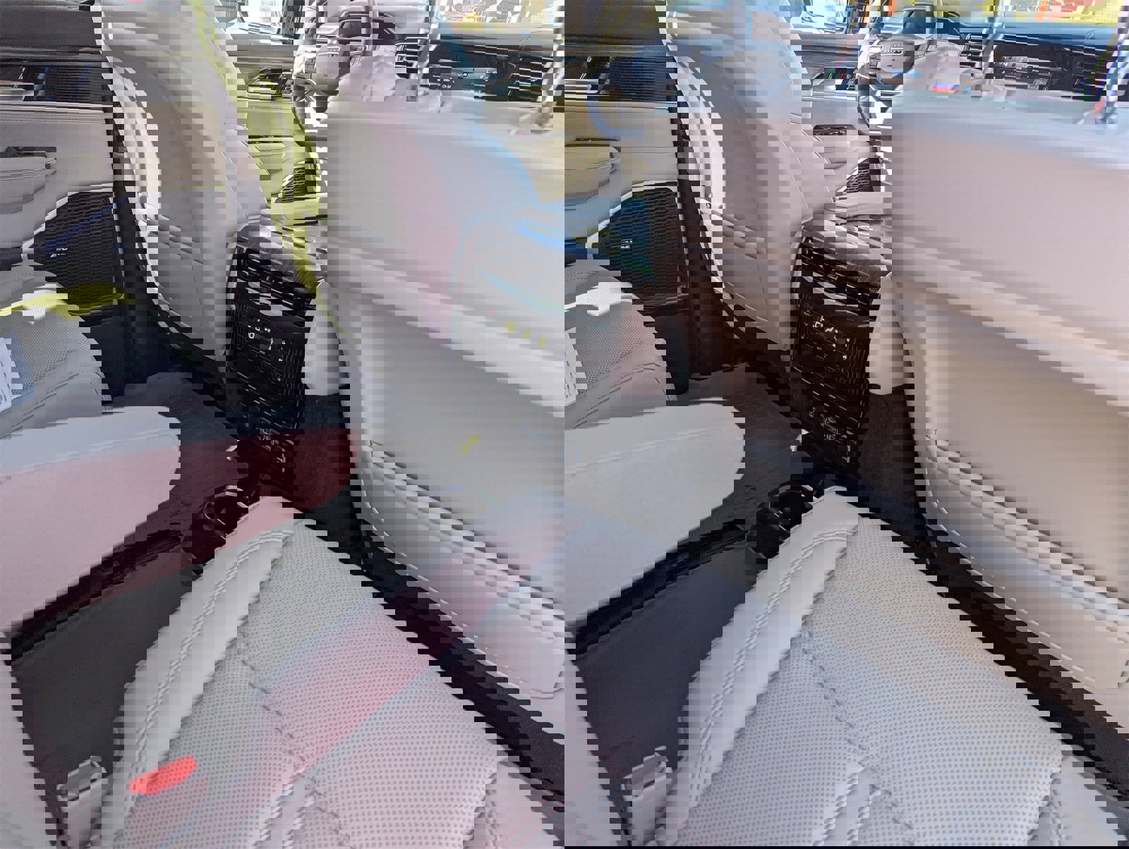 Used 2023 Jeep Wagoneer Series III w/ Preferred Equipment Group image 13