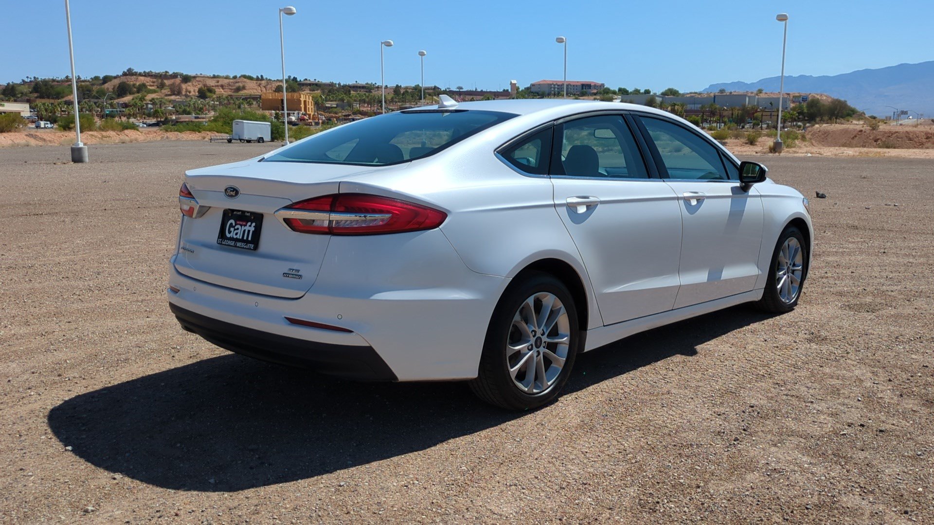 Used 2020 Ford Fusion SE FWD image 3