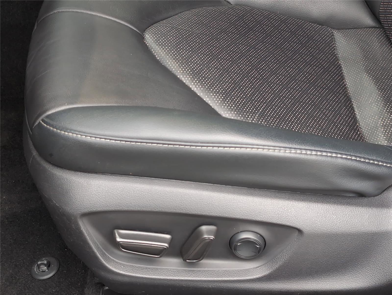 Used 2020 Toyota Camry XSE image 11