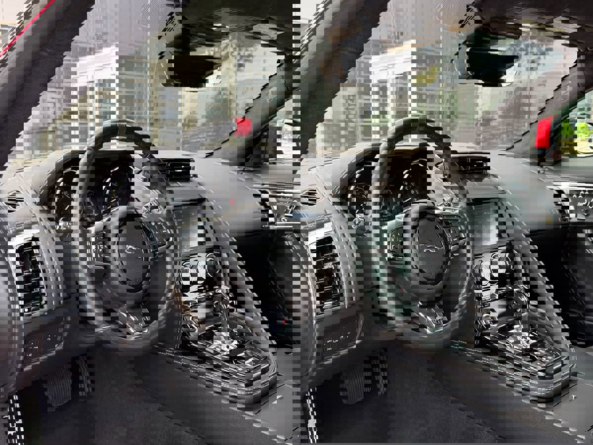 Used 2020 Jaguar F-TYPE Checkered Flag image 13