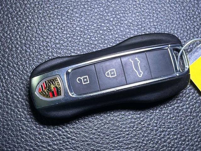 Used 2023 Porsche Cayenne w/ Premium Package image 45