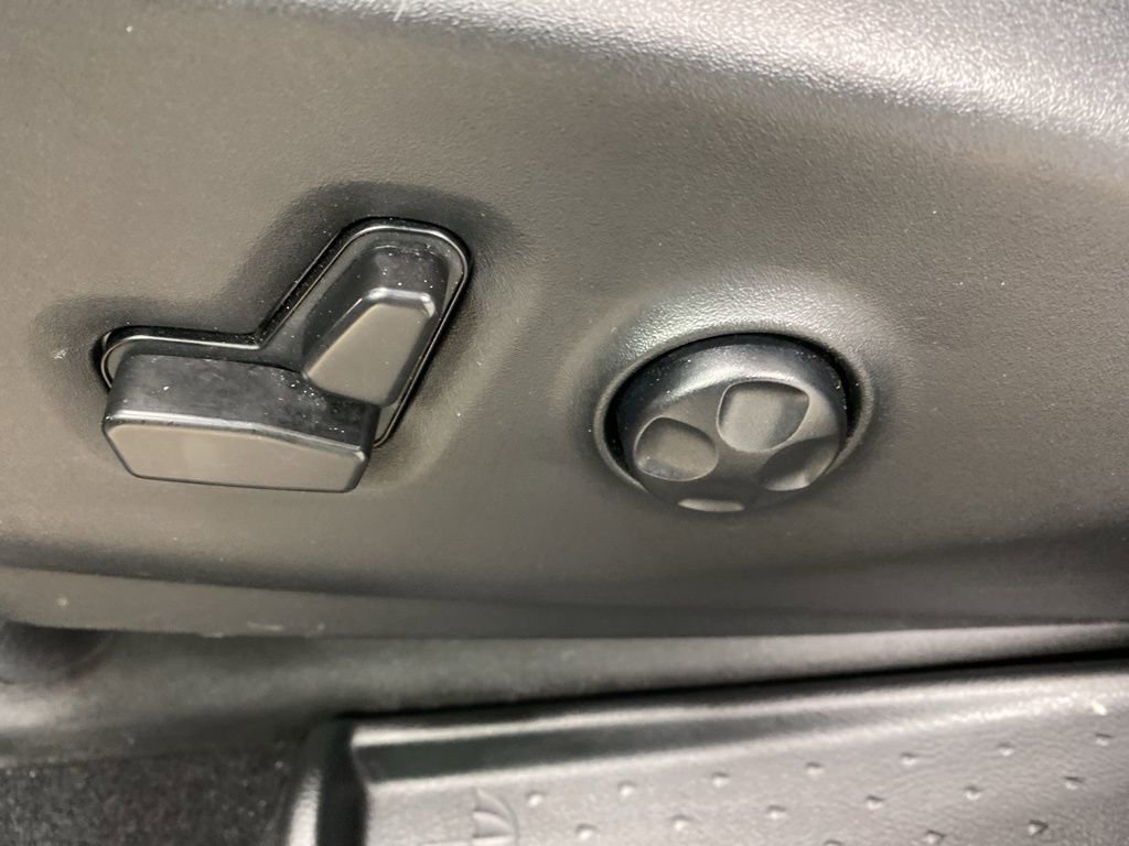 Used 2025 Chrysler Pacifica Limited image 42