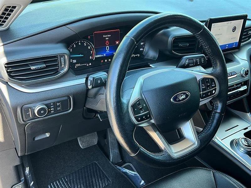 Used 2021 Ford Explorer XLT w/ Equipment Group 202A RWD image 13