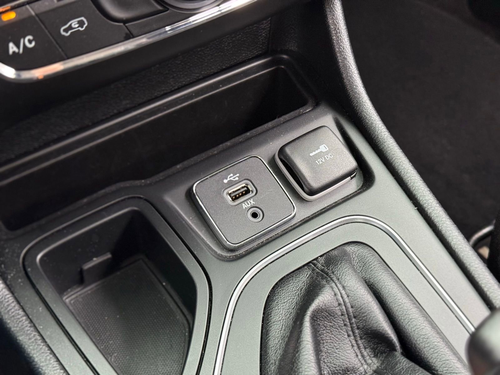 Used 2019 Jeep Cherokee Latitude w/ Popular Appearance Group image 22