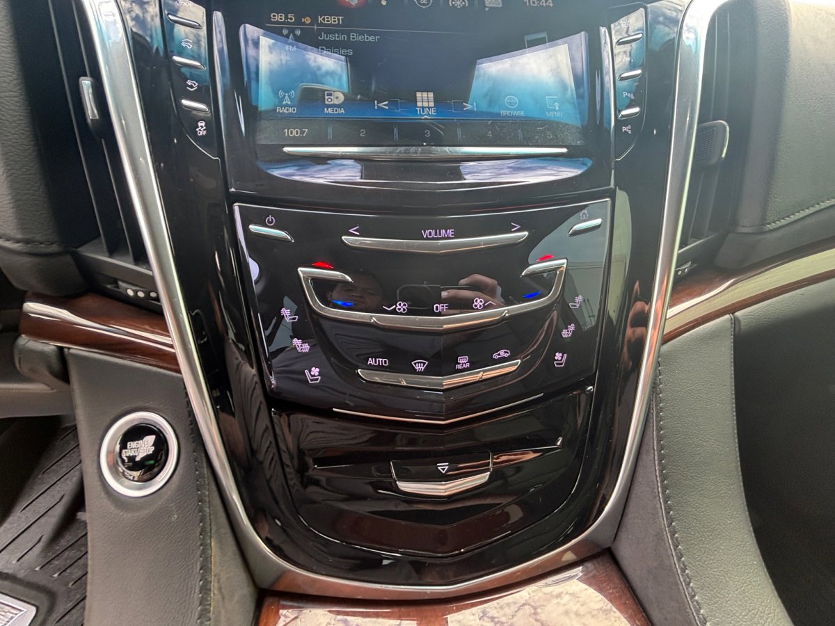 Used 2019 Cadillac Escalade Luxury image 6