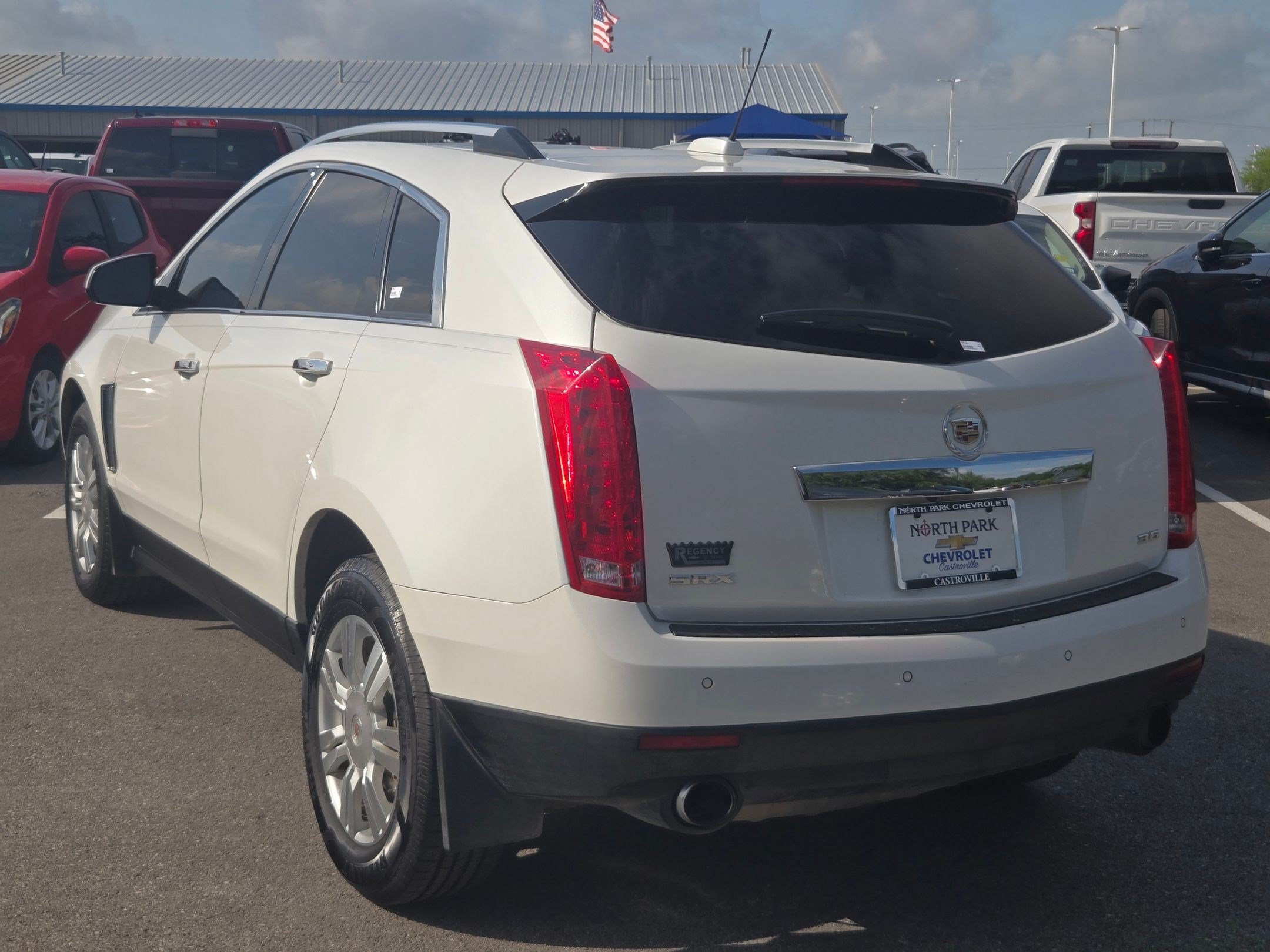 Used 2015 Cadillac SRX Luxury w/ Driver Awareness Package FWD image 5