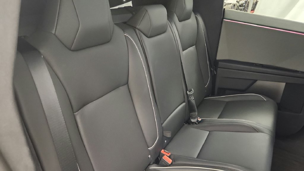 Used 2024 Tesla Cybertruck AWD Crew Cab image 28