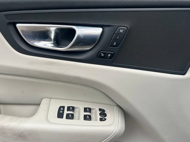 Used 2024 Volvo XC60 B5 Plus AWD/4WD image 25