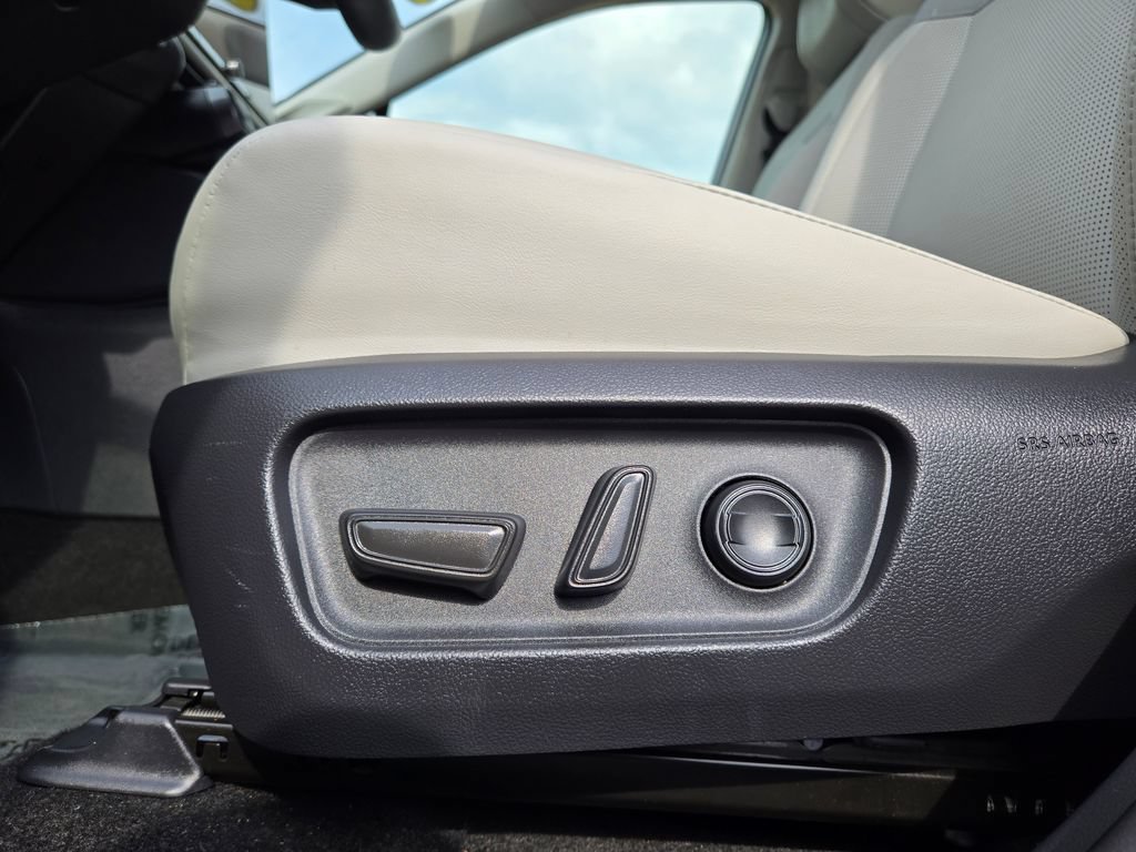 Used 2026 Toyota RAV4 Limited AWD/4WD image 17