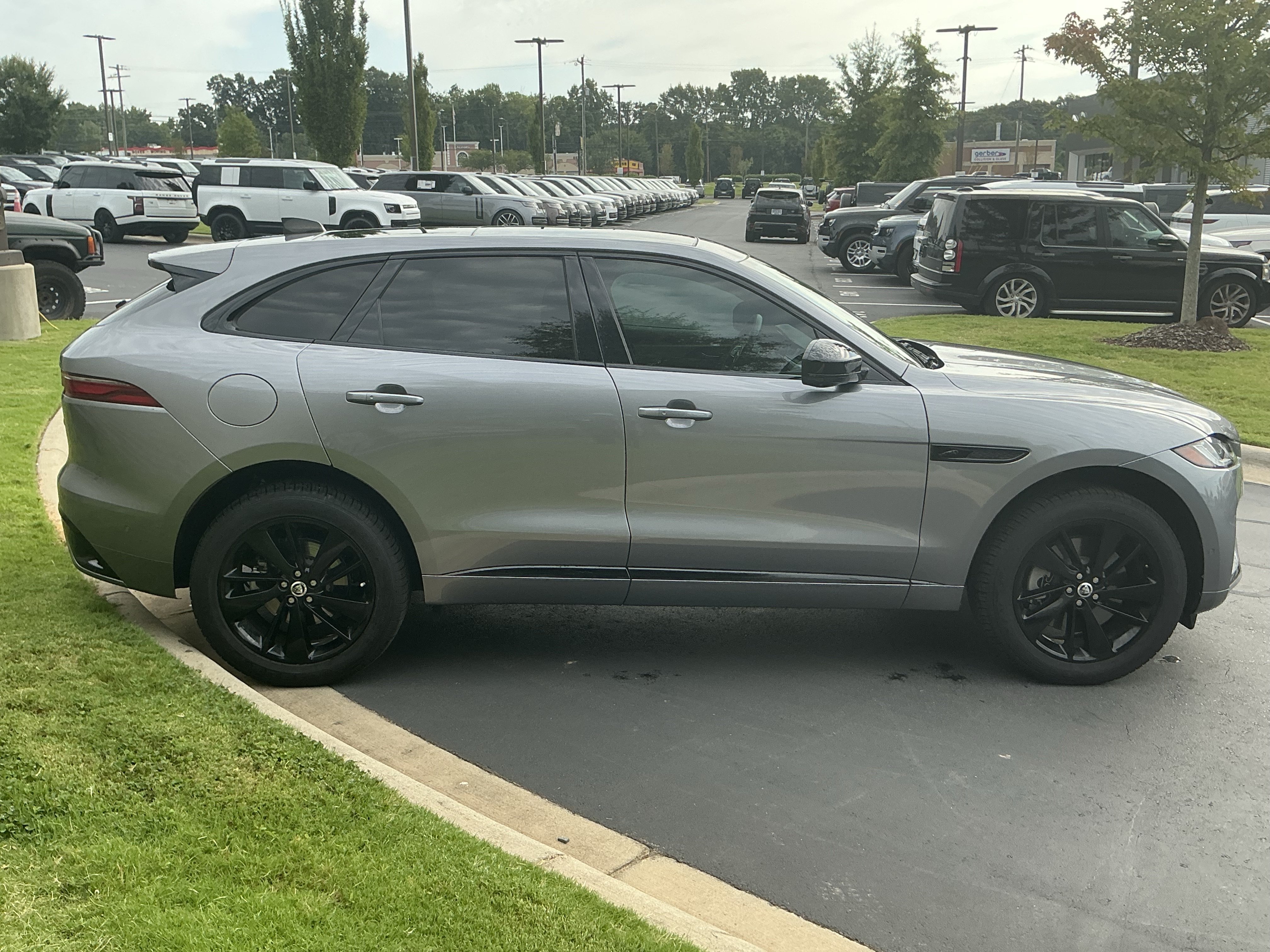 Certified 2026 Jaguar F-PACE R-Dynamic S AWD/4WD image 8